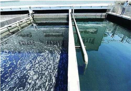 长期在组织、政法系统担任要职