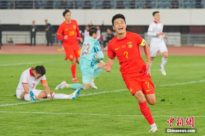 国足在大连热身以2-0击败越南完成复仇：现阶段