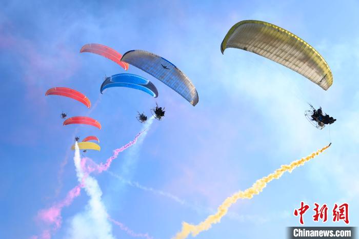 无人机竞速公开赛（阜新站）开幕：活力、创新