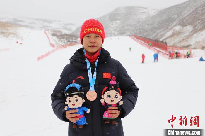 南方无雪之地的冰雪追梦人：普蕊邱习杨十四冬