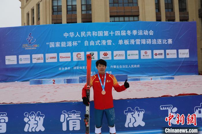 南方无雪之地的冰雪追梦人：普蕊邱习杨十四冬