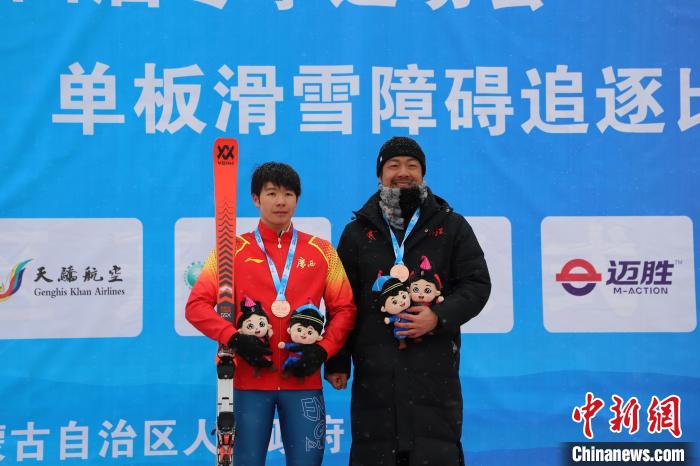 南方无雪之地的冰雪追梦人：普蕊邱习杨十四冬