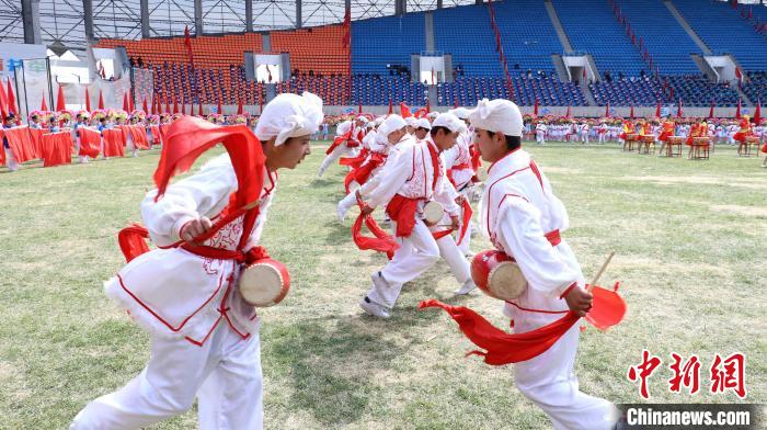昌吉州中小学生田径运动会盛大开幕 文体表演展