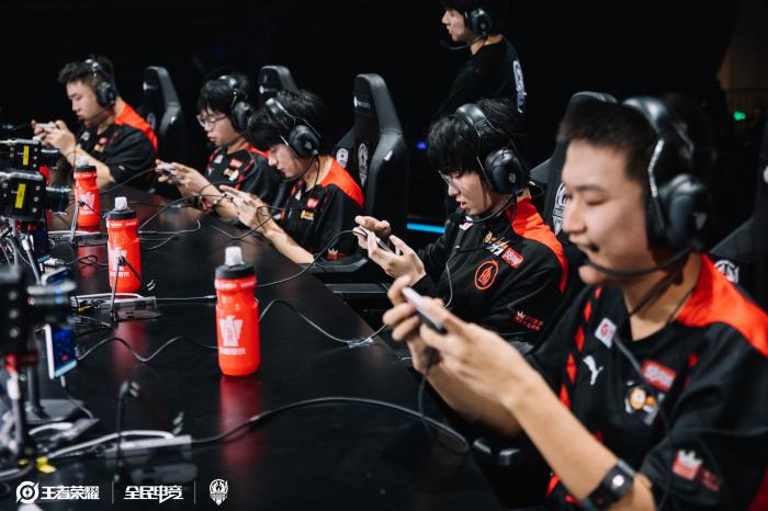重庆狼队夺得2023王者荣耀挑战者杯冠军，队史第