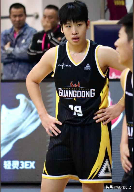 中国女篮三核心同日传来备战信号