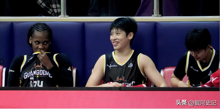 中国女篮三核心同日传来备战信号