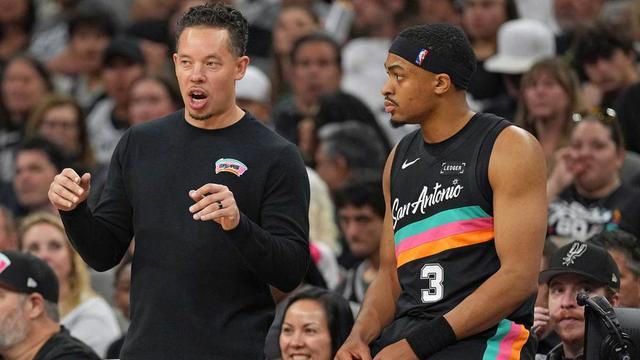 凯尔登·约翰逊斩获最佳第六人奖 个人困境成赛