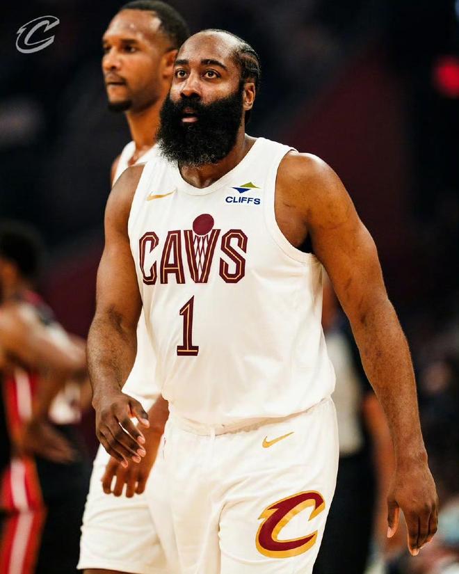 骑士复仇热火149-128大胜 霍勒迪续约敲定