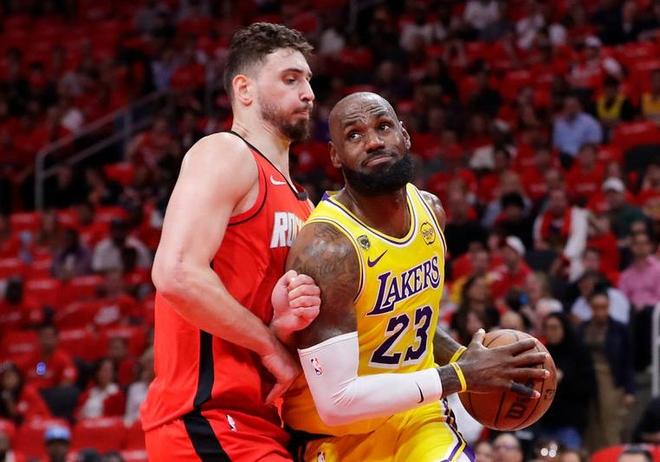 NBA首轮系列赛多支强队爆冷出局，掘金76人等遭遇